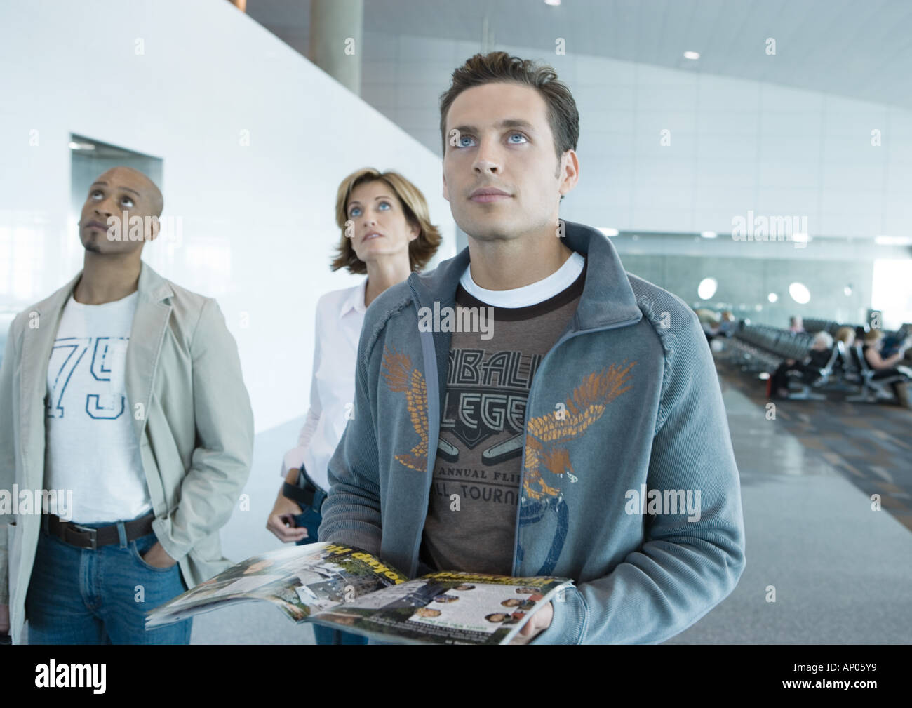 Woman standing in airport concourse hi-res stock photography and images ...