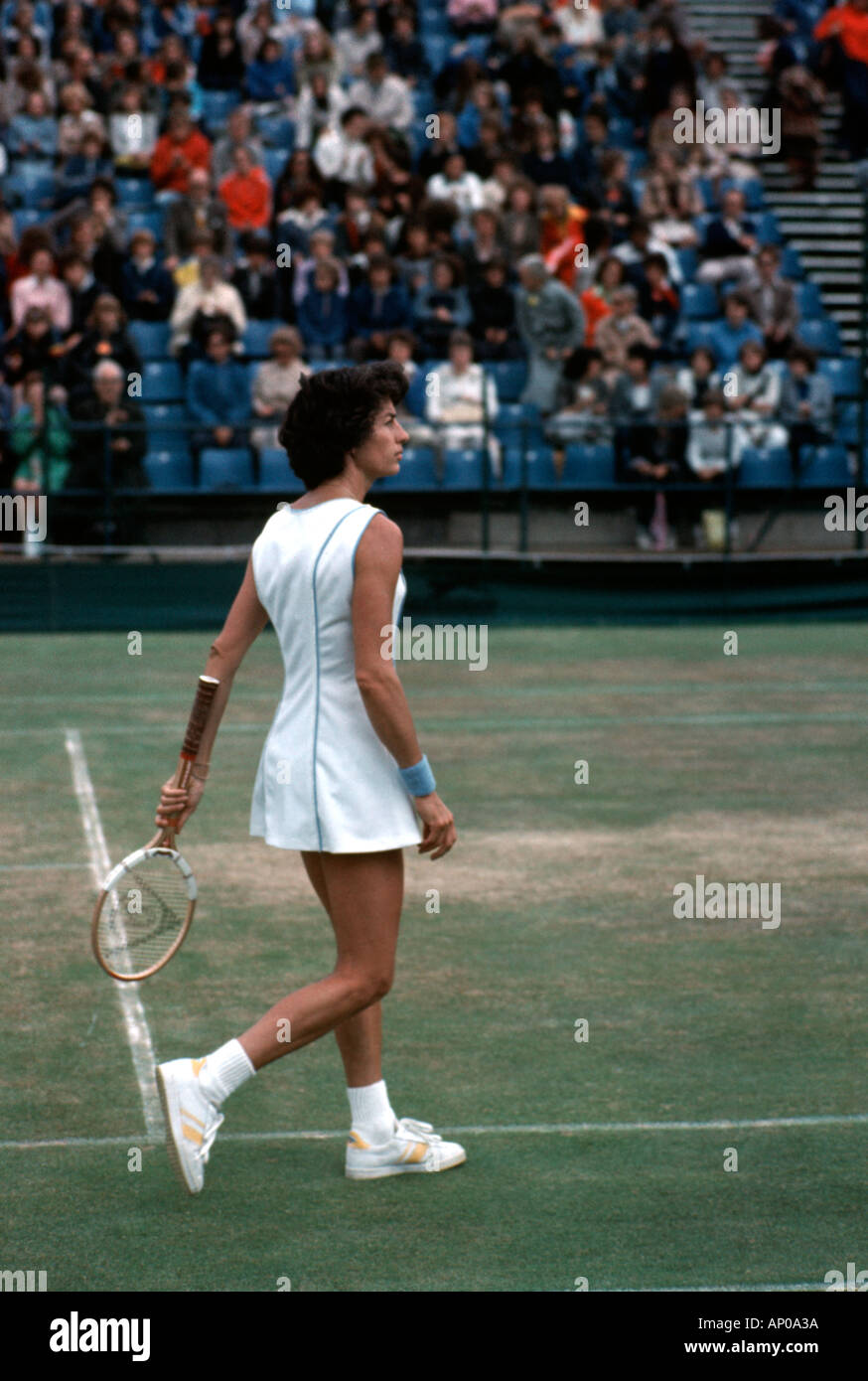 Virginia Wade walking onto court at Wimbledon at the height of her career Stock Photo
