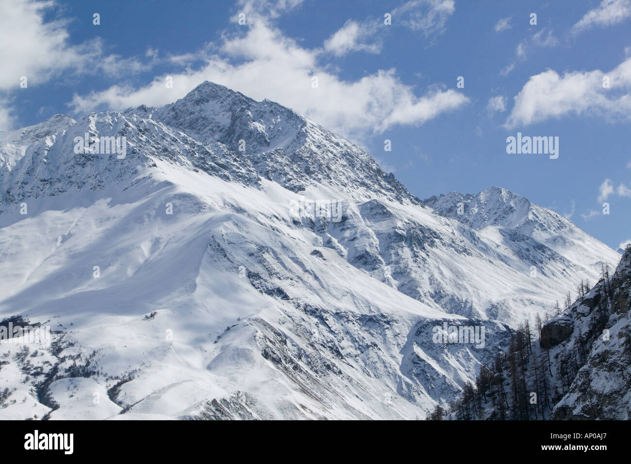 FRANCE, French Alps (Isere), VILLAR D'ARENE: Mountain Peaks along Route N91 / Winter Stock Photo