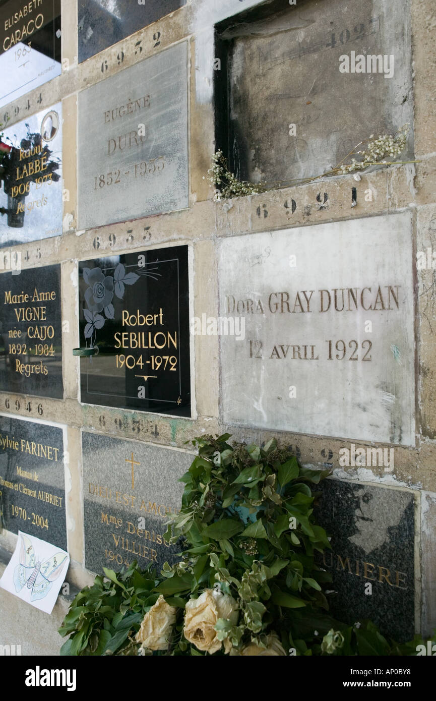 Europe, France, Paris, Pere Lachaise: Pere Lachaise Cemetery: Resting Place of Isadora Duncan, Dancer Stock Photo