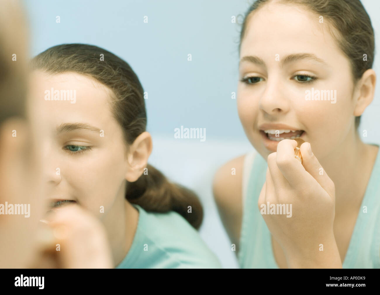 Teenage girls putting makeup on hi-res stock photography and images - Alamy