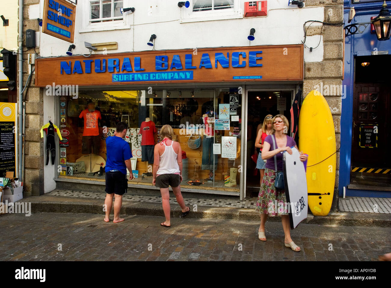 Surfing hire shop hi-res stock photography and images - Alamy