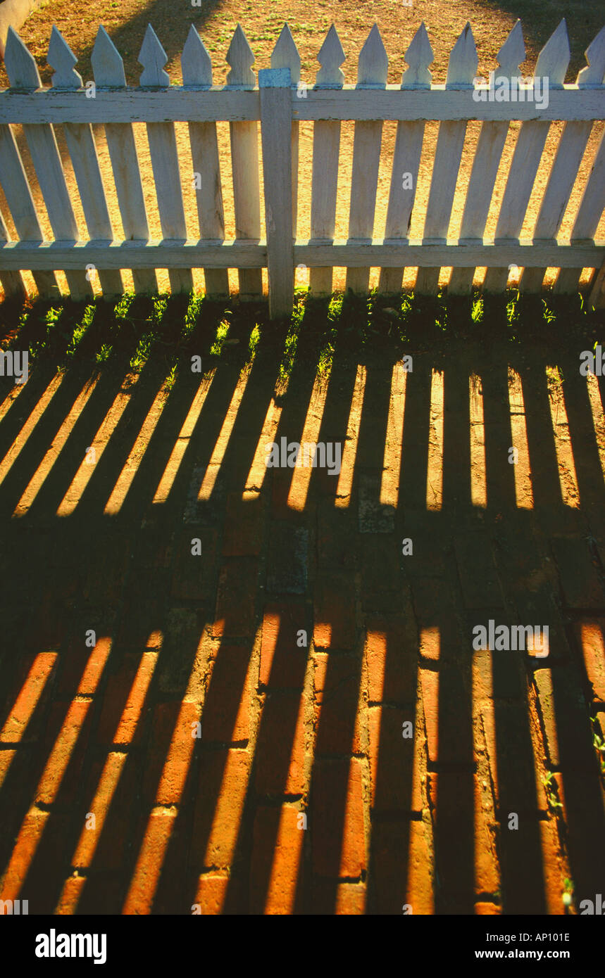 White picket fence borders hi-res stock photography and images - Alamy