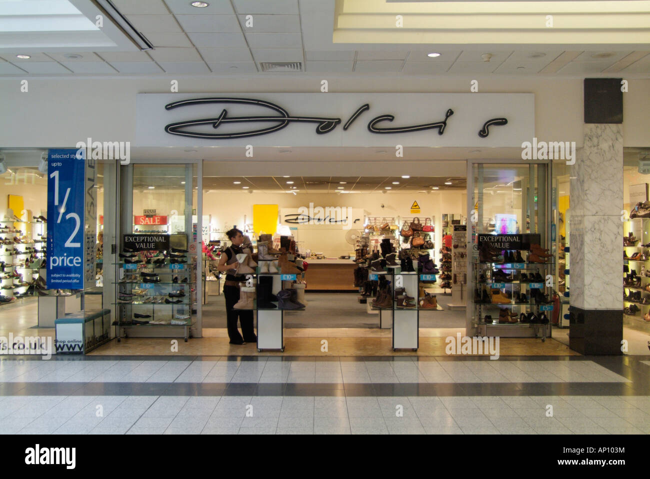 Dolcis shoe shop hi-res stock photography and images - Alamy