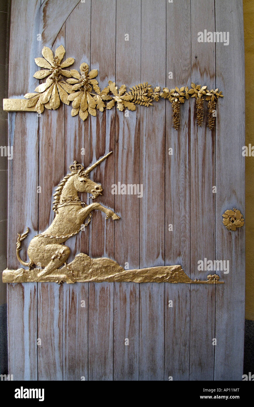 holyrood Palace unicorn crown gate entrance gold Holyrood royal