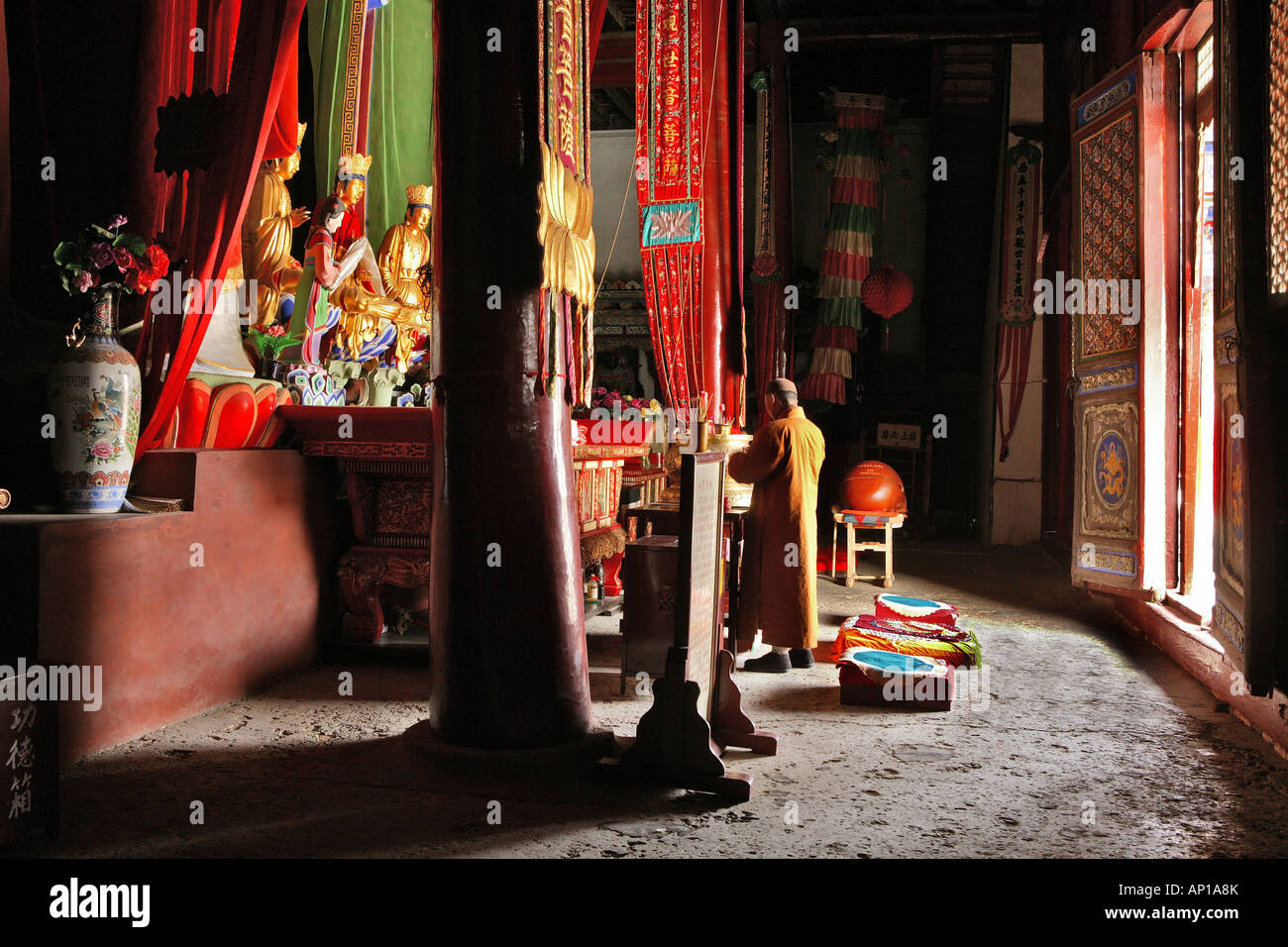 Monk in Jinge Temple, Mount Wutai, Wutai Shan, Five Terrace Mountain, Buddhist Centre, Shanxi province, China Stock Photo