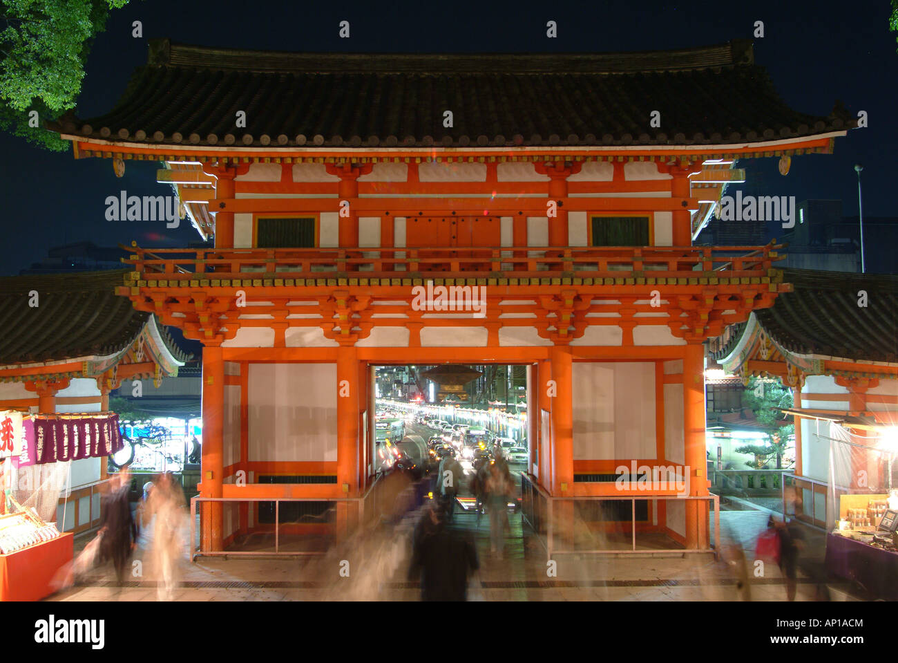 Nighttime at the Yasaka shrine, Kyoto, Japan Stock Photo