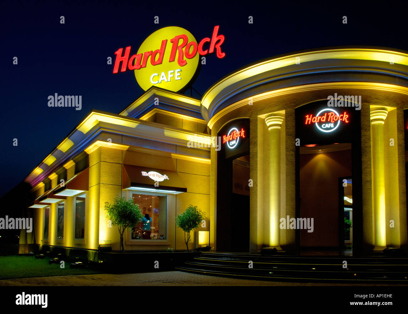 Hard Rock Cafe At Night Arabian Gulf Road Kuwait Stock Photo Alamy Hard Rock Cafe At Night Arabian Gulf Road Kuwait Stock Photo Alamy