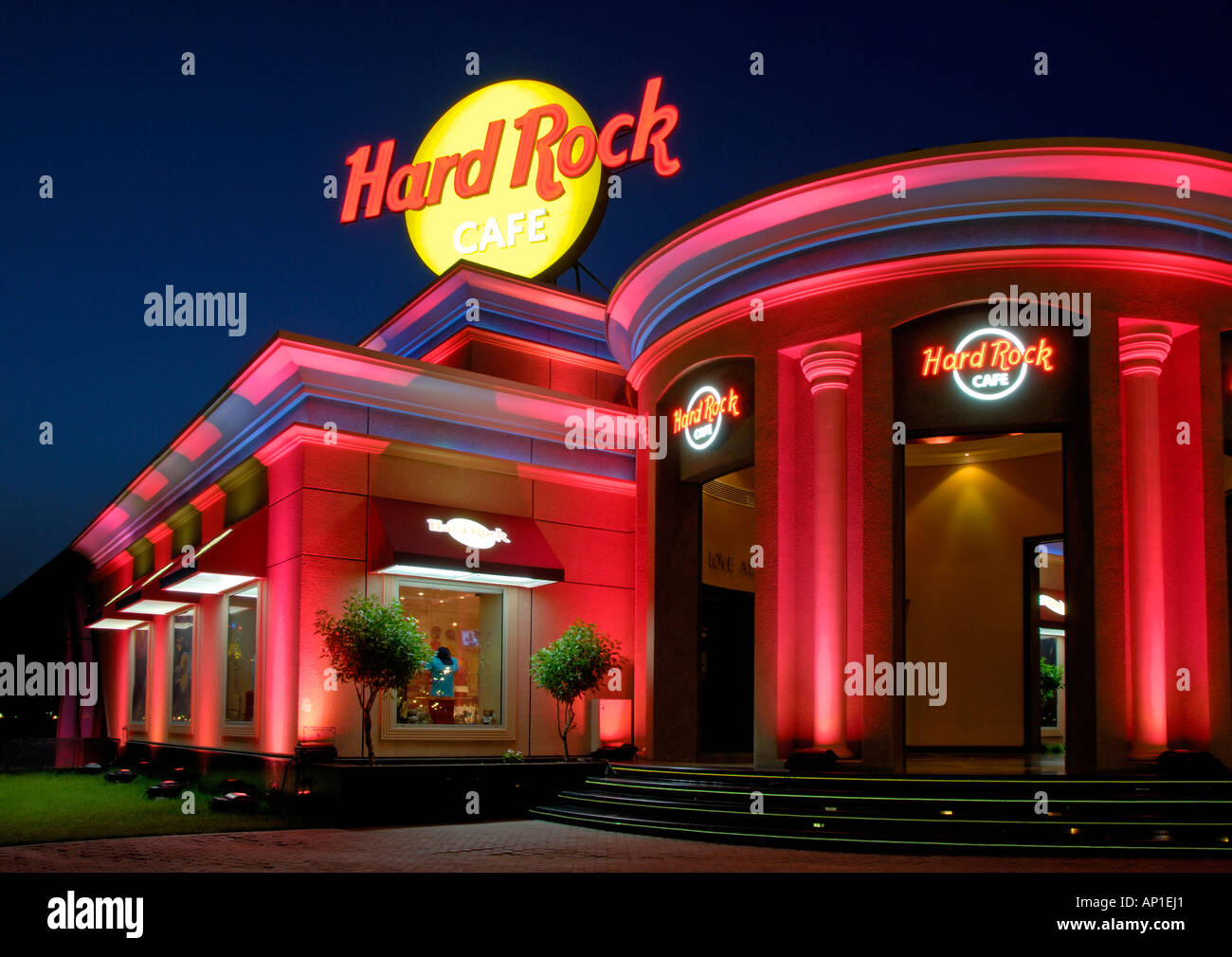 Hard Rock Cafe At Night Arabian Gulf Road Kuwait Stock Photo Alamy Hard Rock Cafe At Night Arabian Gulf Road Kuwait Stock Photo Alamy