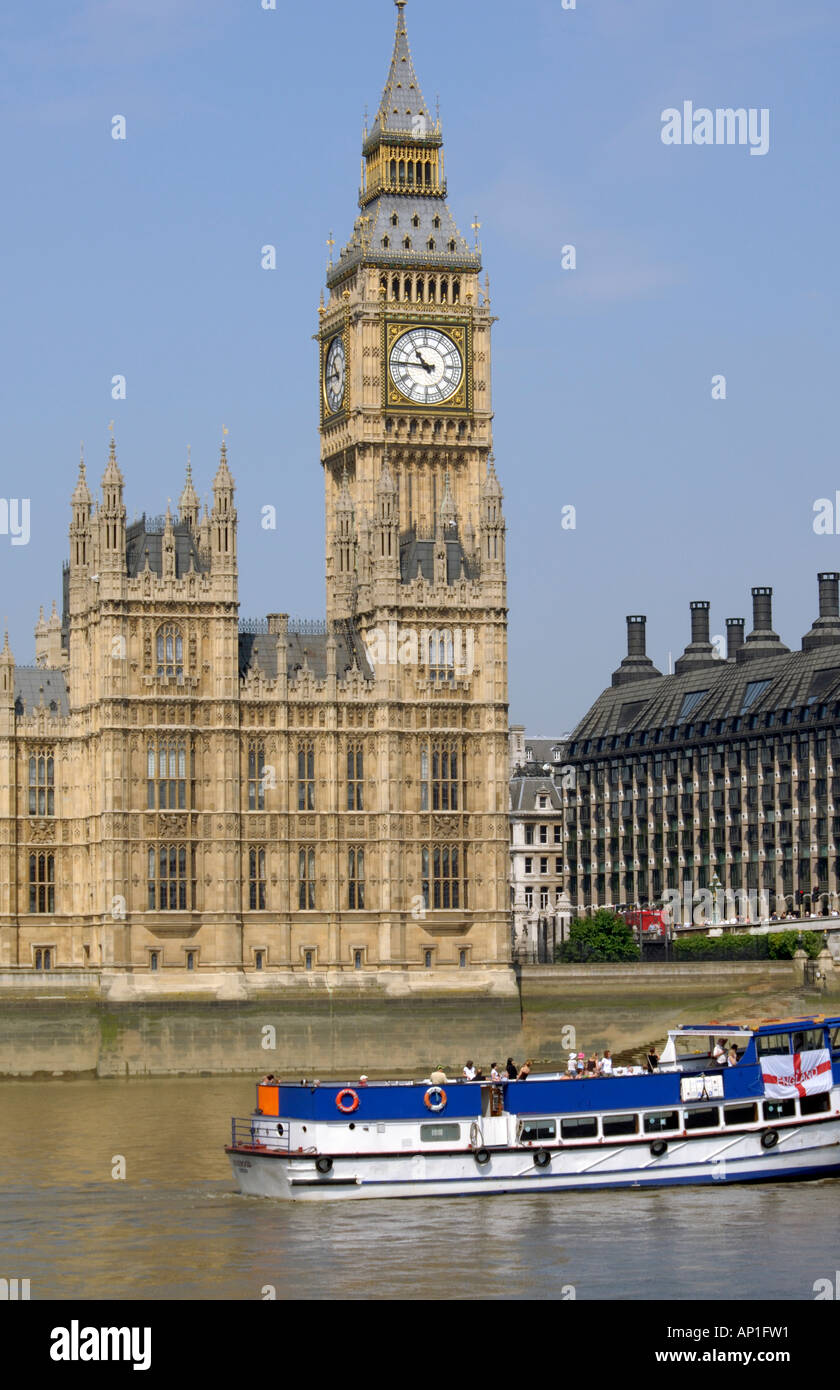 Big Ben and pleasure boat London from northern bank of the River Thames Stock Photo