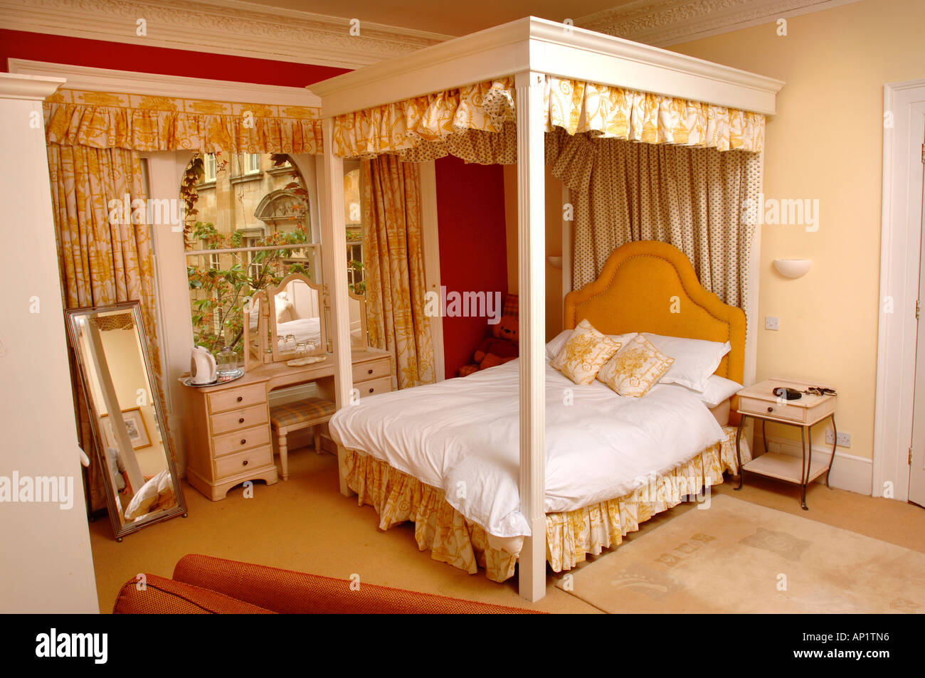 Four Poster Bed High Resolution Stock Photography And Images Alamy