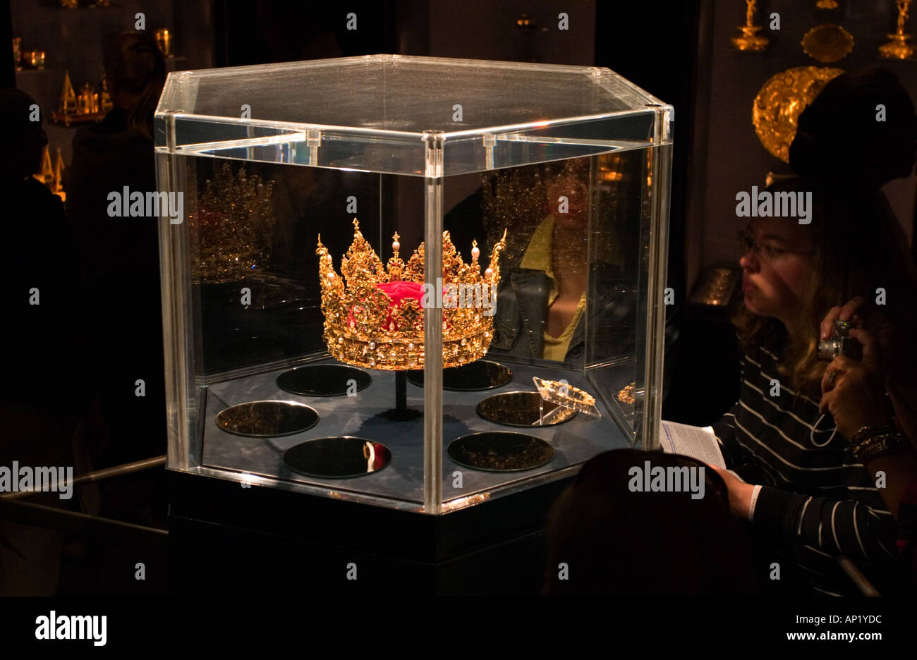 Visitors viewing gold crown with jewellery cases in background Royal  Treasury Rosenborg Castle Copenhagen Stock Photo - Alamy
