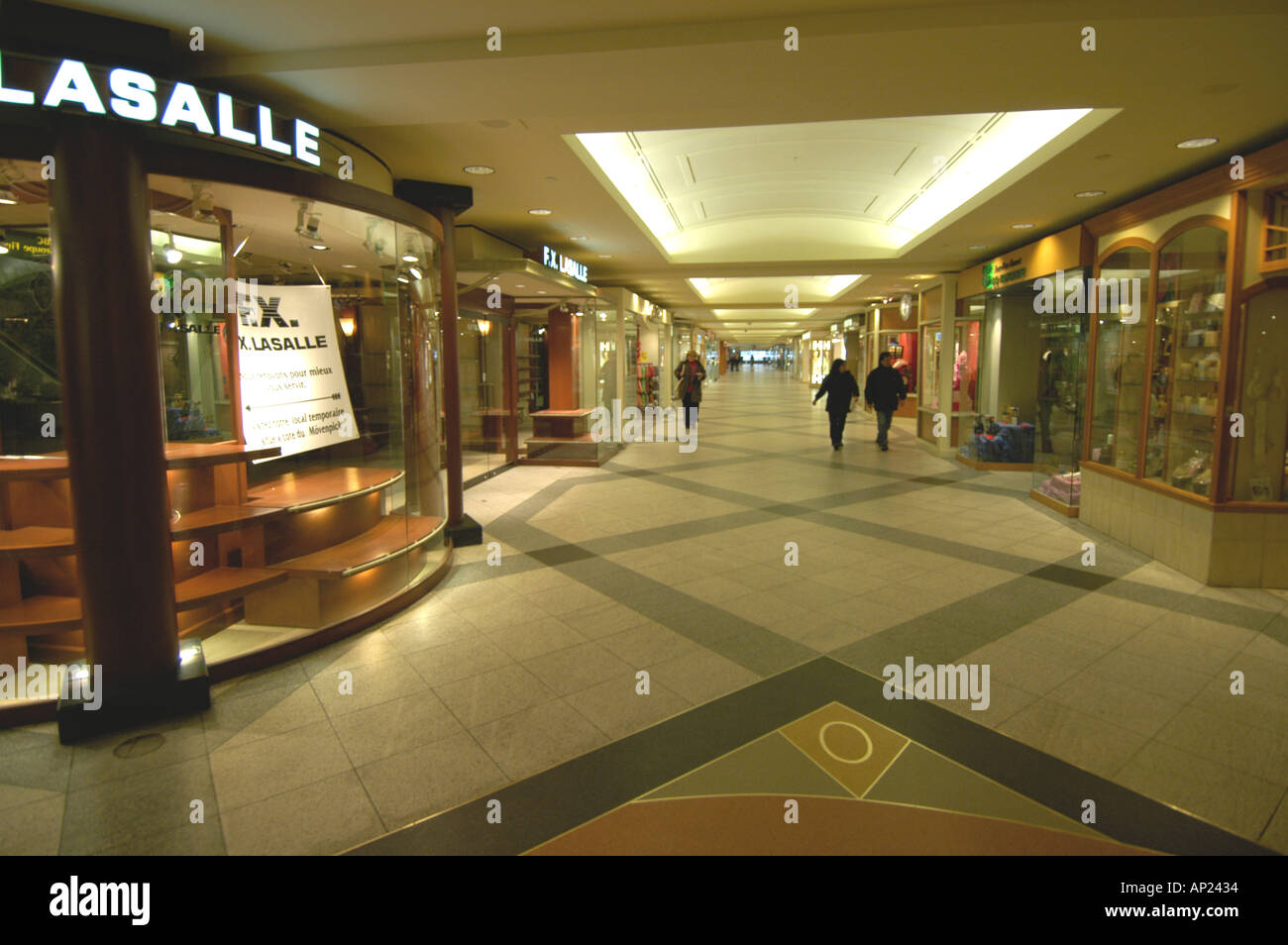Canada Quebec Montreal Underground City Shopping Center Stock Photo Alamy