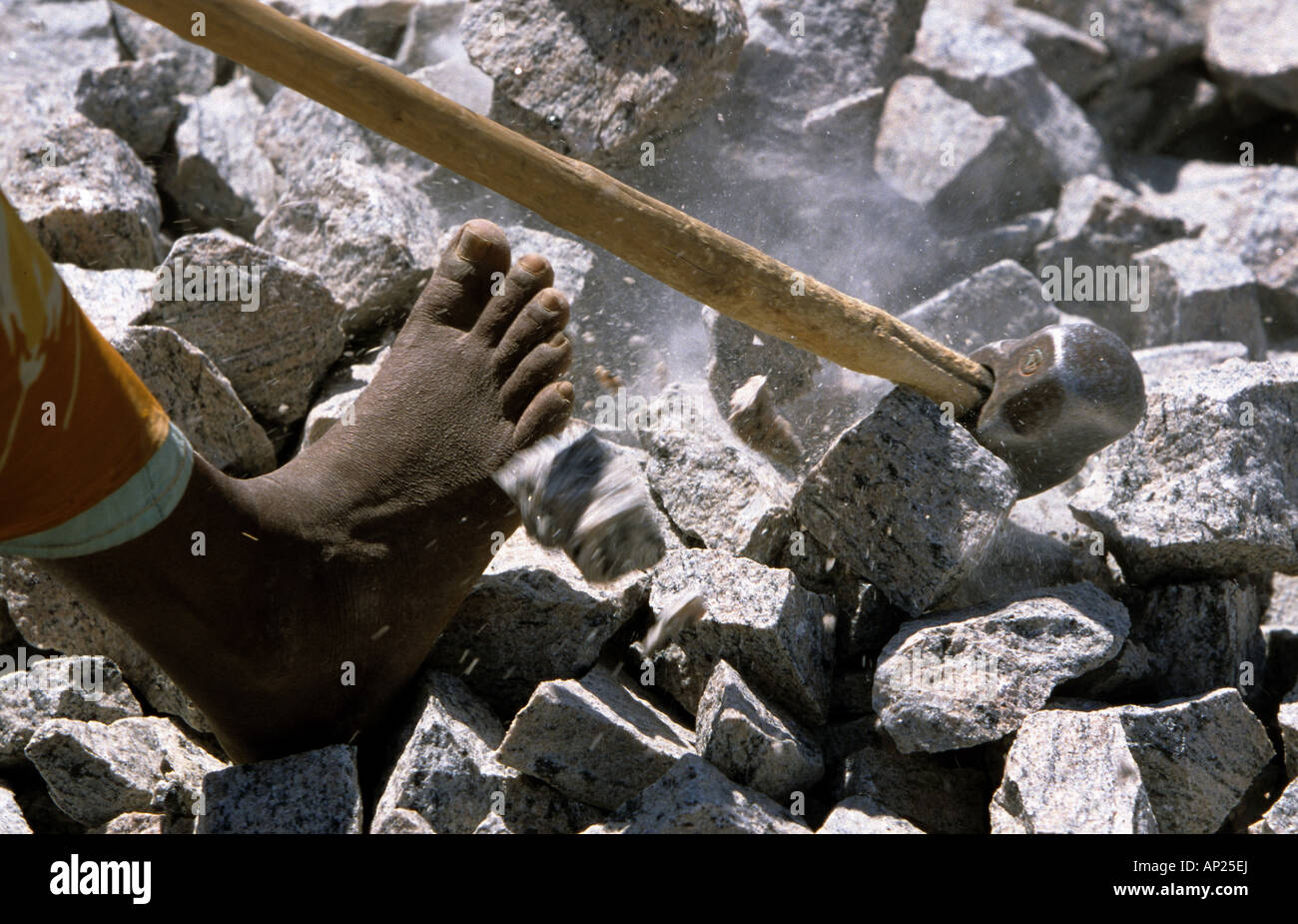 India: woman from the cast of the untouchables working barefoot in a quarry near Madurai Stock Photo