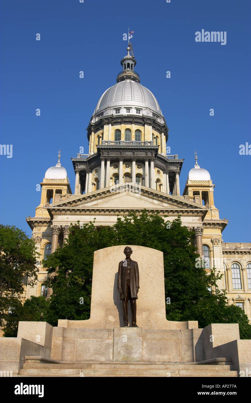 ILLINOIS Springfield Statue of Abraham Lincoln in front of State