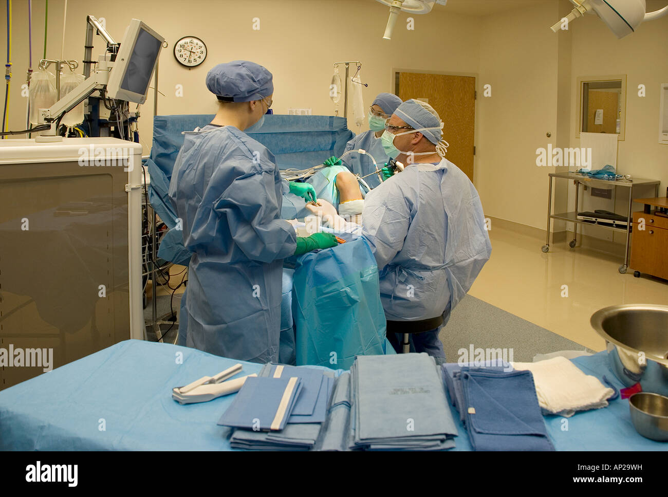 Arthroscopic knee surgery hires stock photography and images Alamy