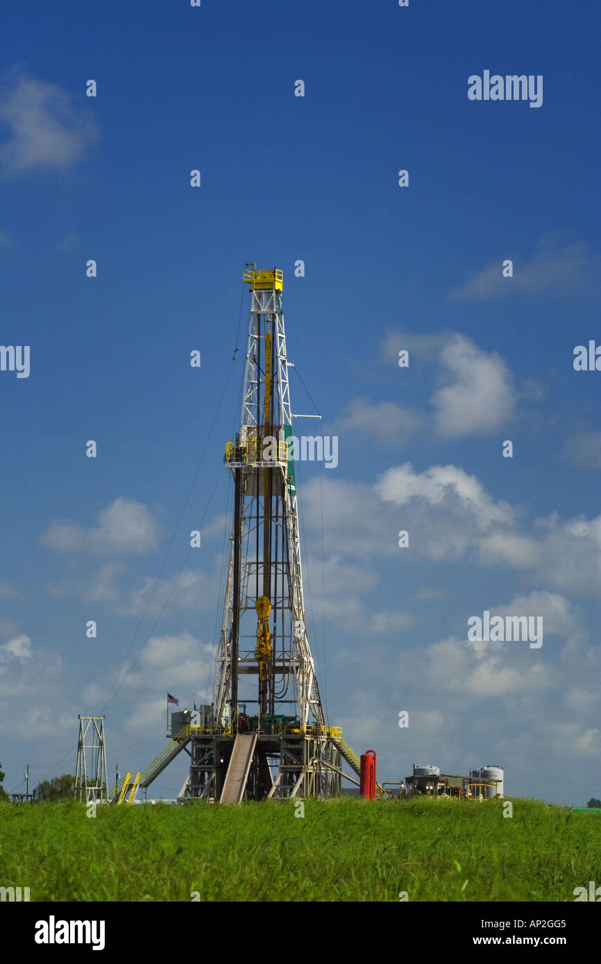 Shell Oil And Gas Rigs Shale oil rig hi-res stock photography and images - Alamy