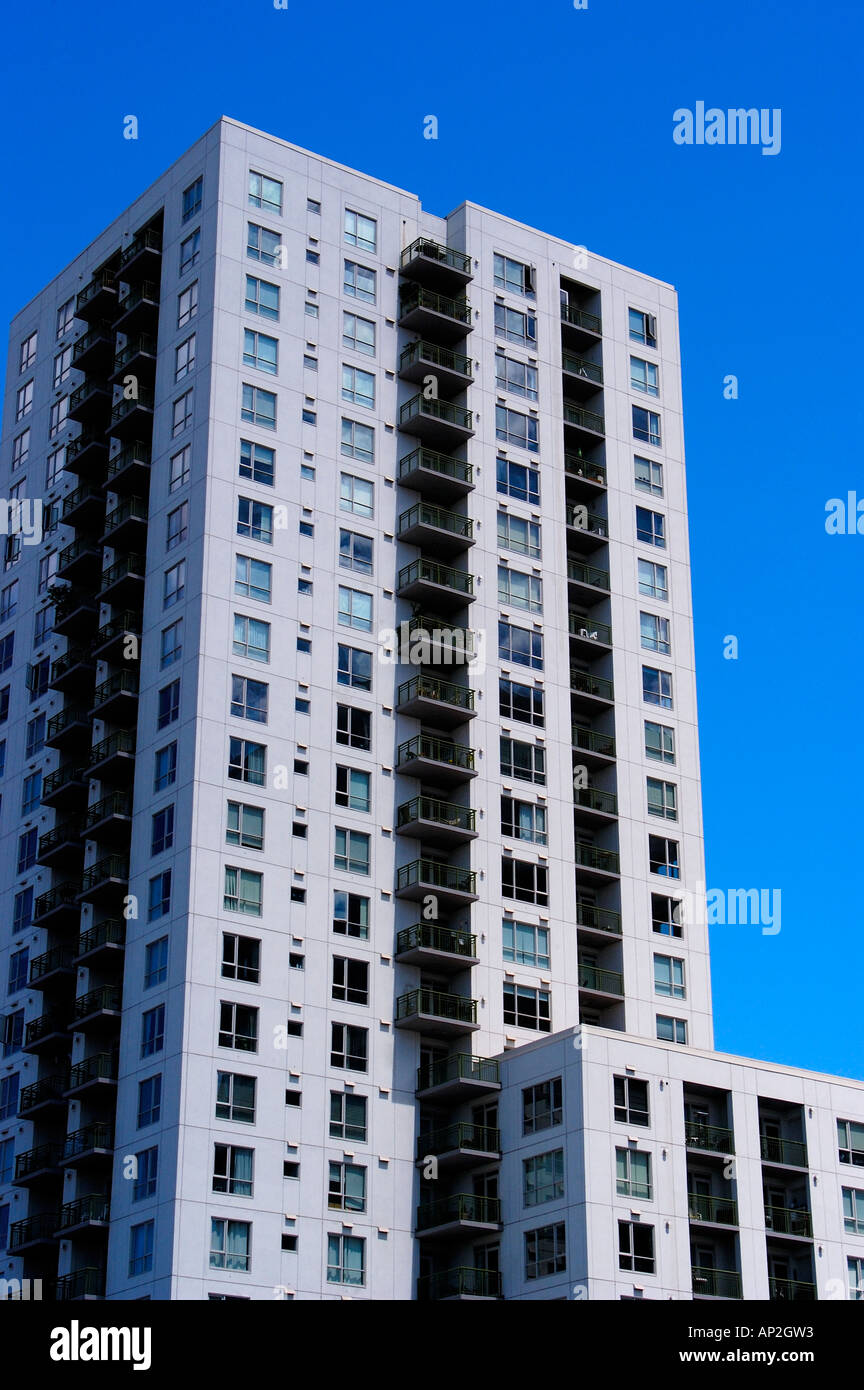 High rise condominium building Stock Photo - Alamy