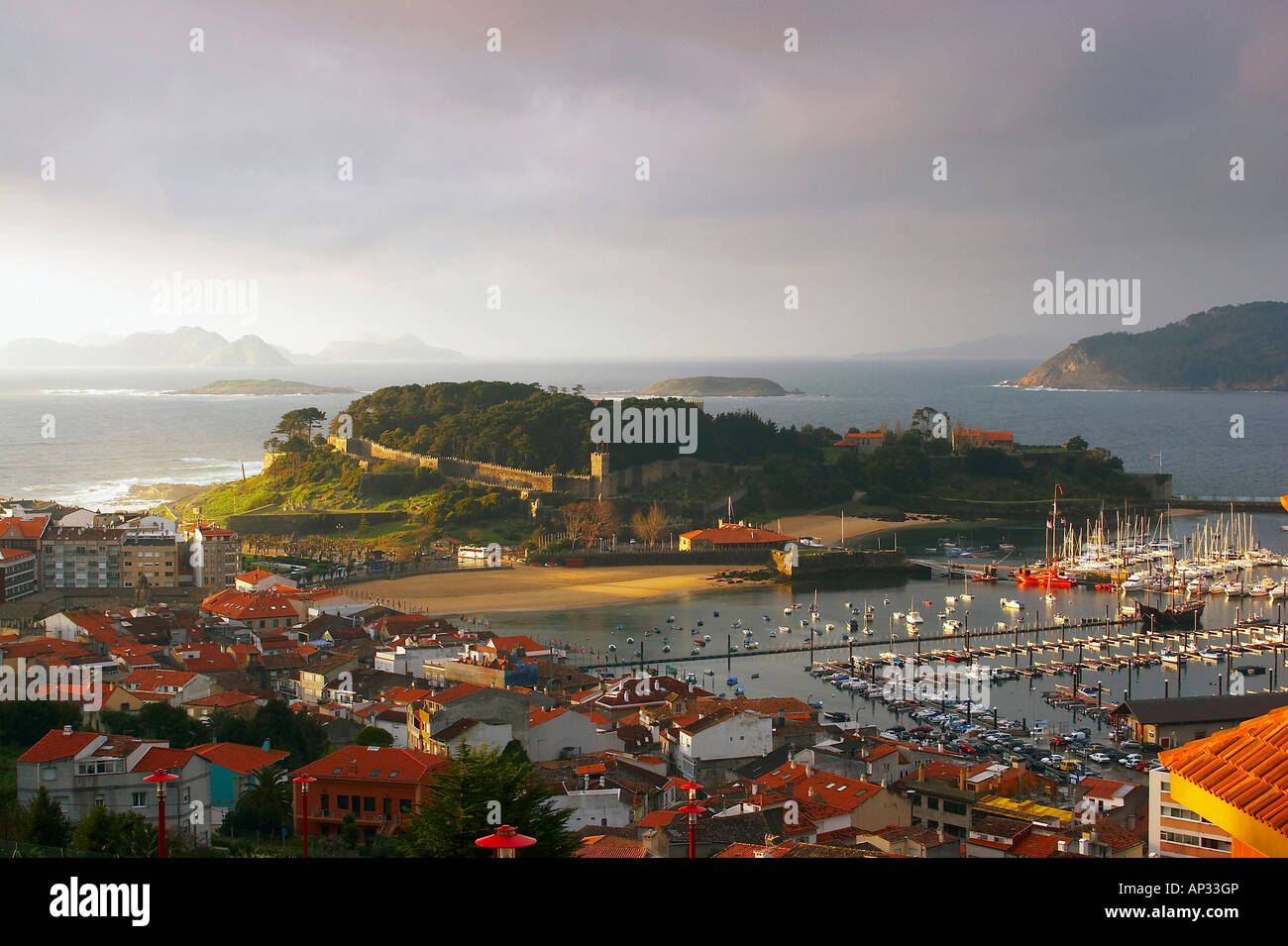Harbour and fortress, Fortaleza de Bayona, in the town of Baiona, Bayona, Ría de Vigo, Rías Bajas, Galicia, Spain Stock Photo