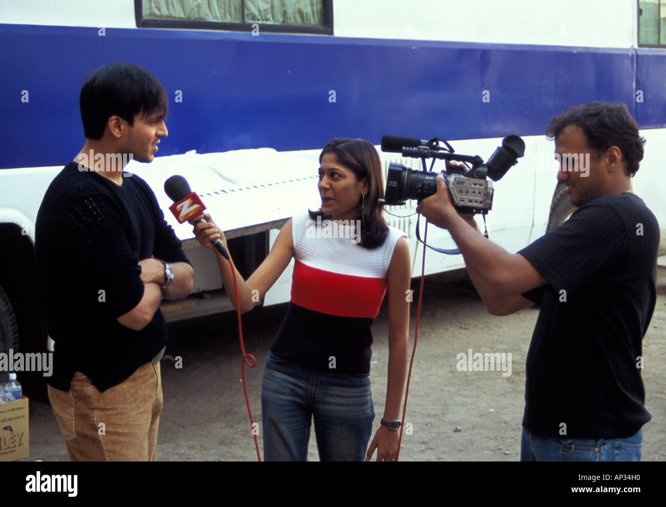 Indian actor Vivek Oberoi being interviewed during a break in filming for Bollywood film 'Masti', Mumbai, South India 2004 Stock Photo