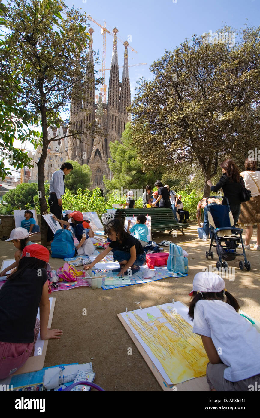 children painting La Sagrada Familia, Antonio Gaudi, modernism, Placa Gaudi, Eixample, Barcelona, Spain Stock Photo
