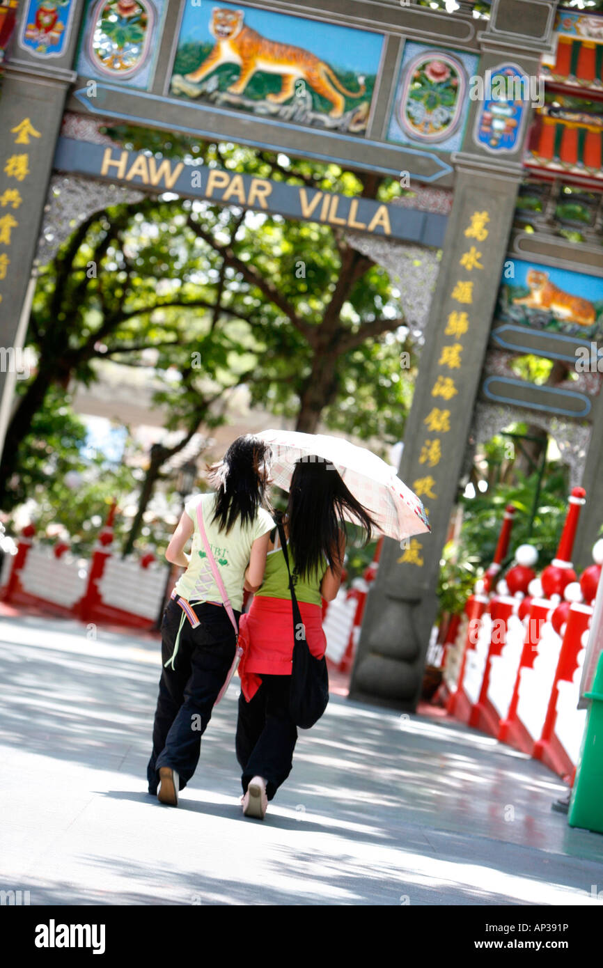 Women in Haw Par Villa, Chinese Sculpture Park, Singapur Stock Photo