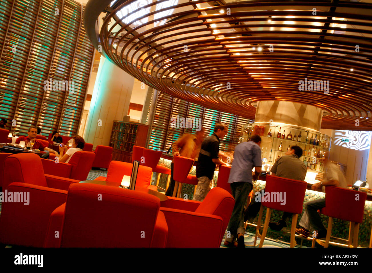 The Atrium Bar, Pan Pacific Hotel, Singapore Stock Photo - Alamy