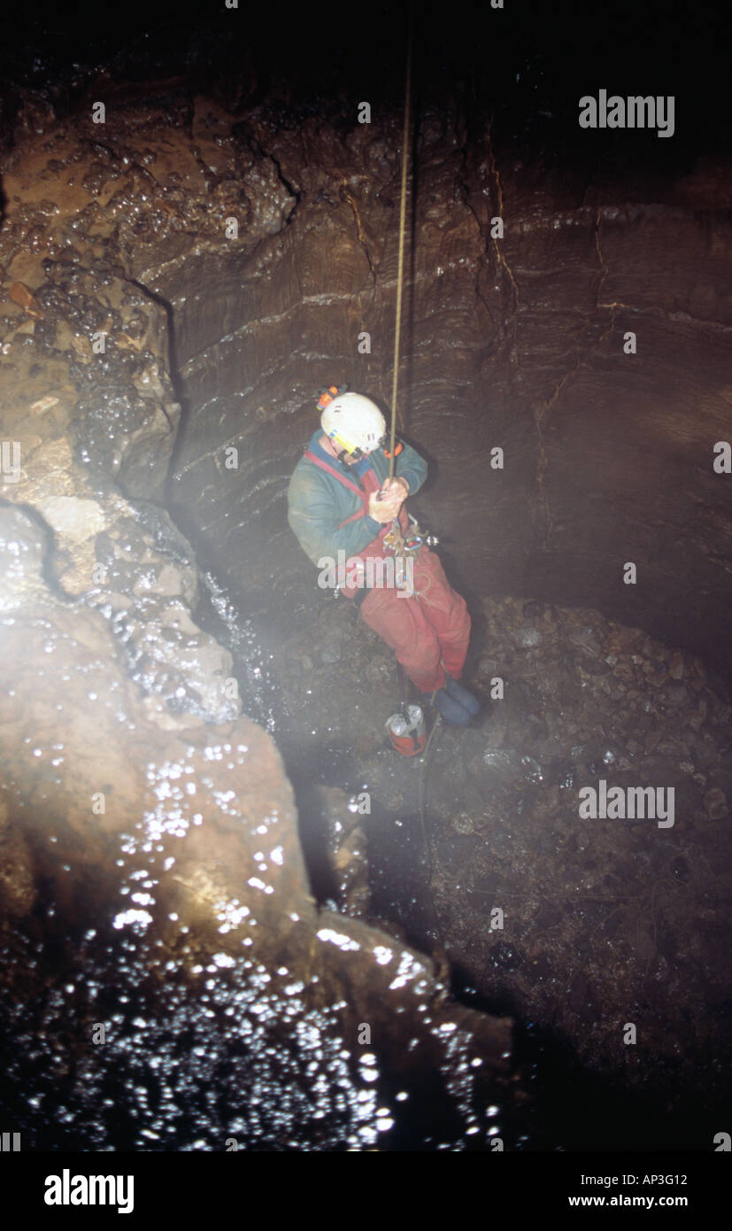 Caver Richard Boud caving in Giants Cave Peak District National Park Derbyshire Stock Photo