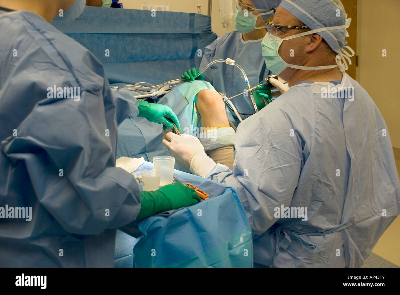 Arthroscopic knee surgery hires stock photography and images Alamy