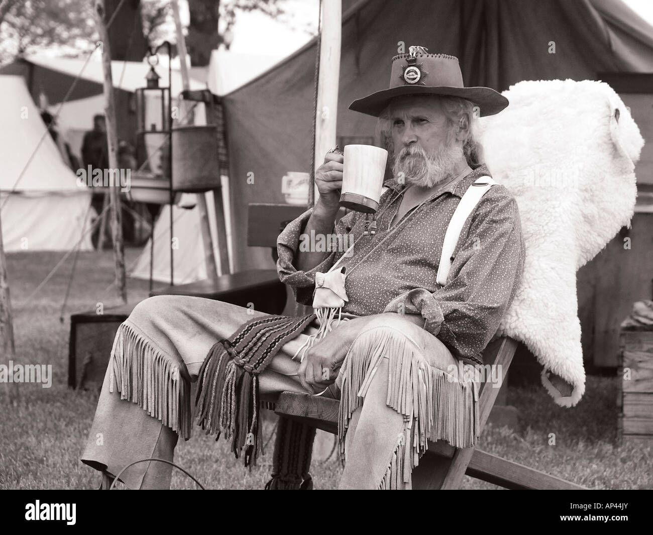 Pioneer costume hi-res stock photography and images - Alamy