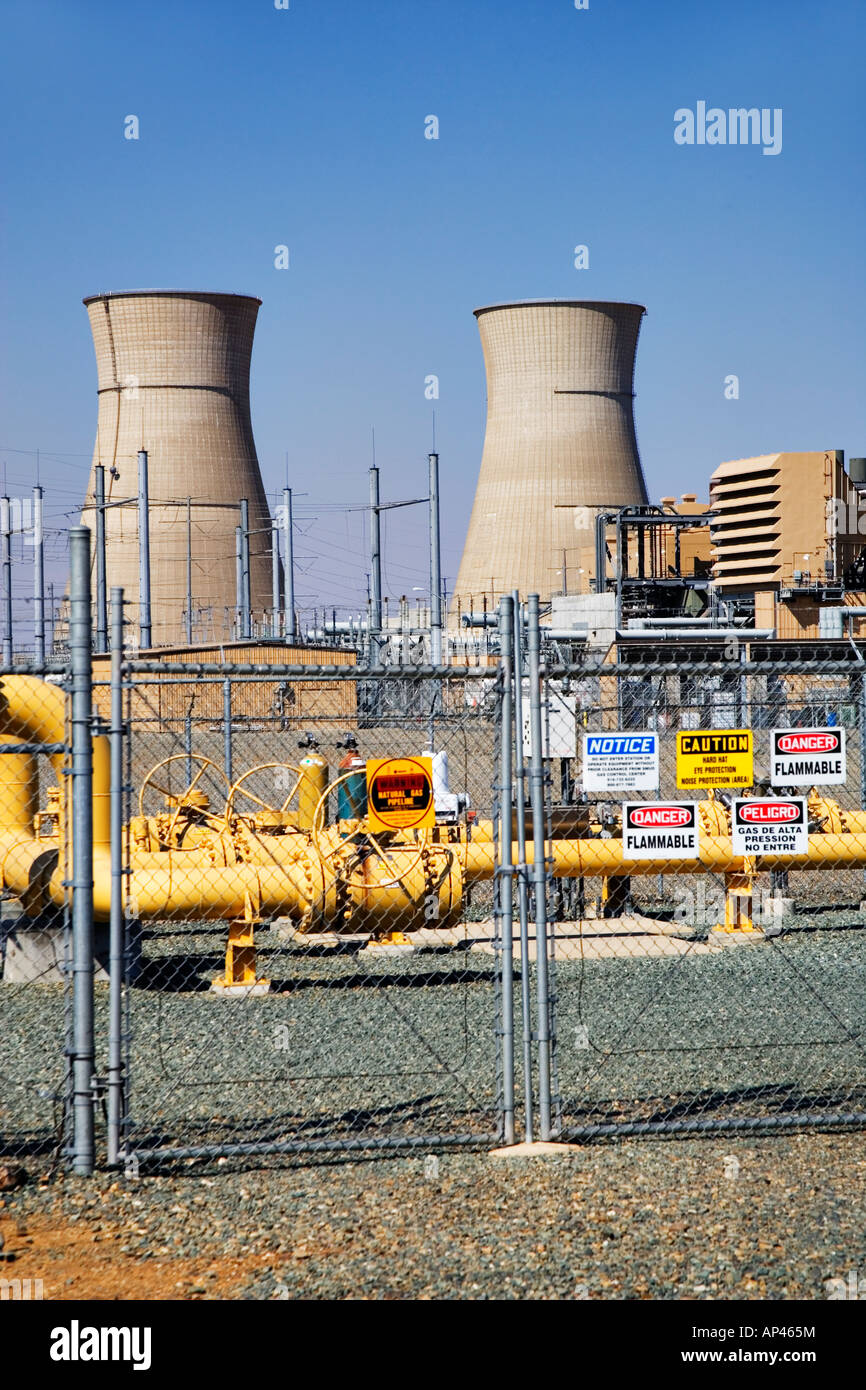 Twin towers of decommissioned Rancho Seco nuclear power plant Stock Photo