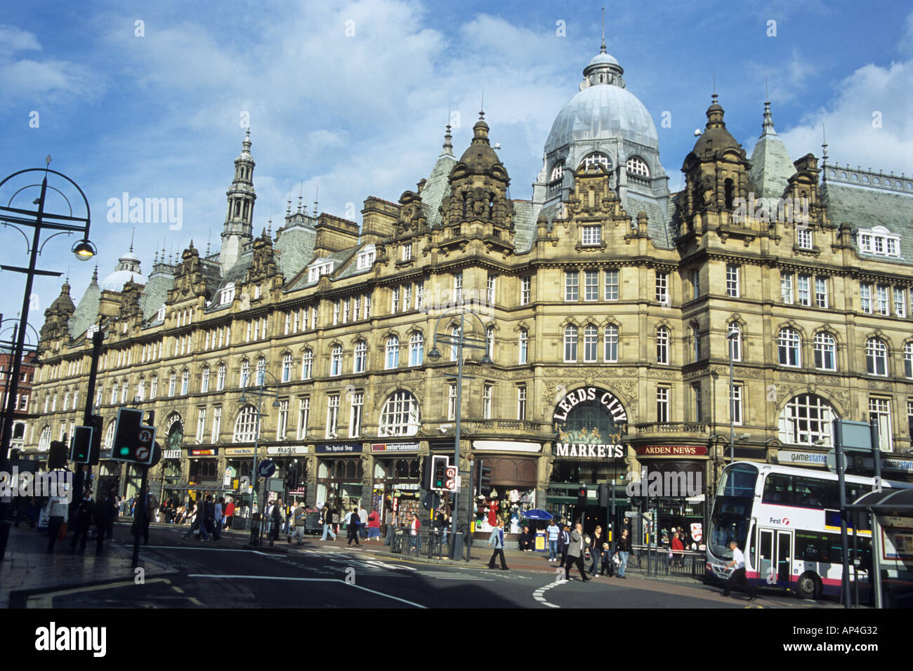 Leeds 1900s hi-res stock photography and images - Alamy