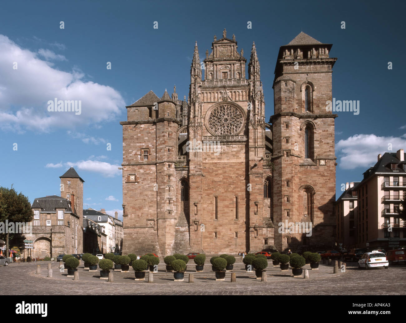 Rodez, Midi Pyrenees, France. Cathedrale Notre Dame (13th-16thC) from Place d'Armes Stock Photo