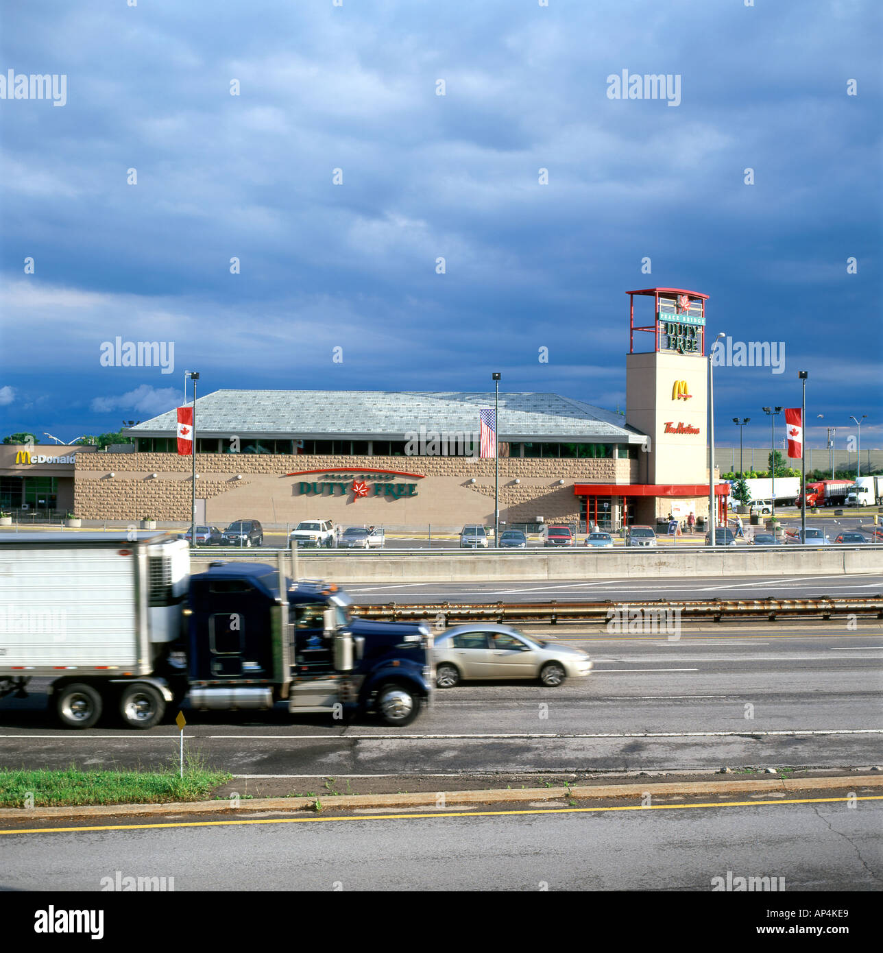 Traffic on the QEW and the Duty Free Centre at Fort Erie Ontario Canada Stock Photo Alamy