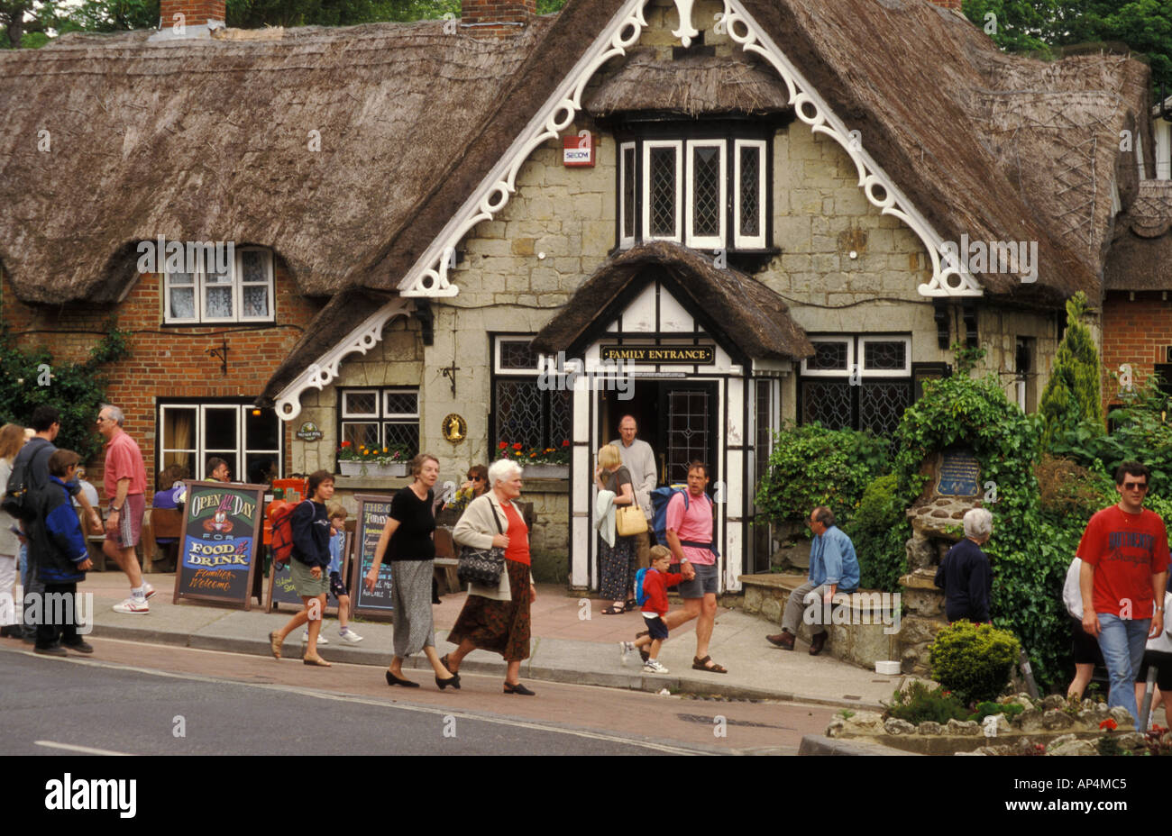 Pub with thatched roof with lots of people in front of it in Shanklin Old Village Isle of Wight England Stock Photo