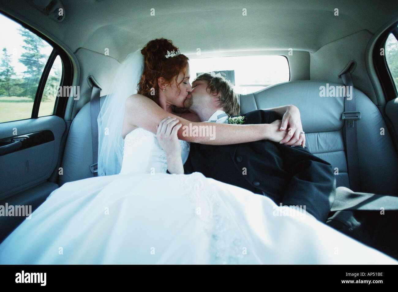 Couple car back seat kiss hires stock photography and images Alamy