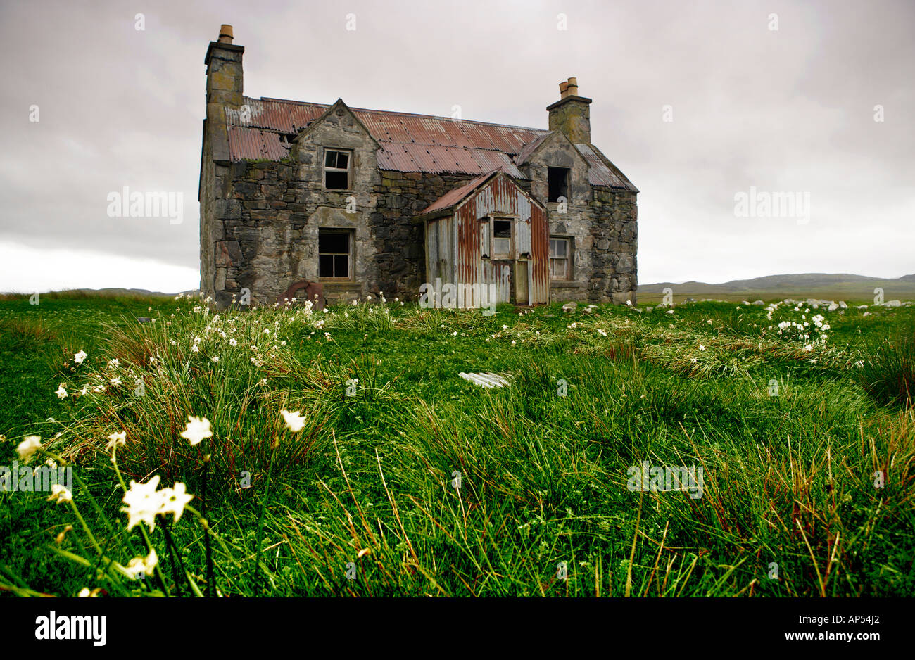 Abandoned stone house isle lewis hires stock photography and images