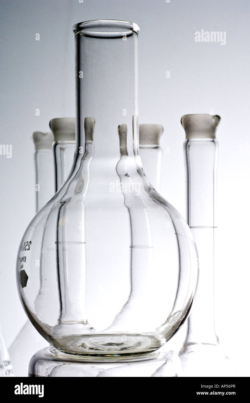 Laboratory flasks glass hires stock photography and images Alamy