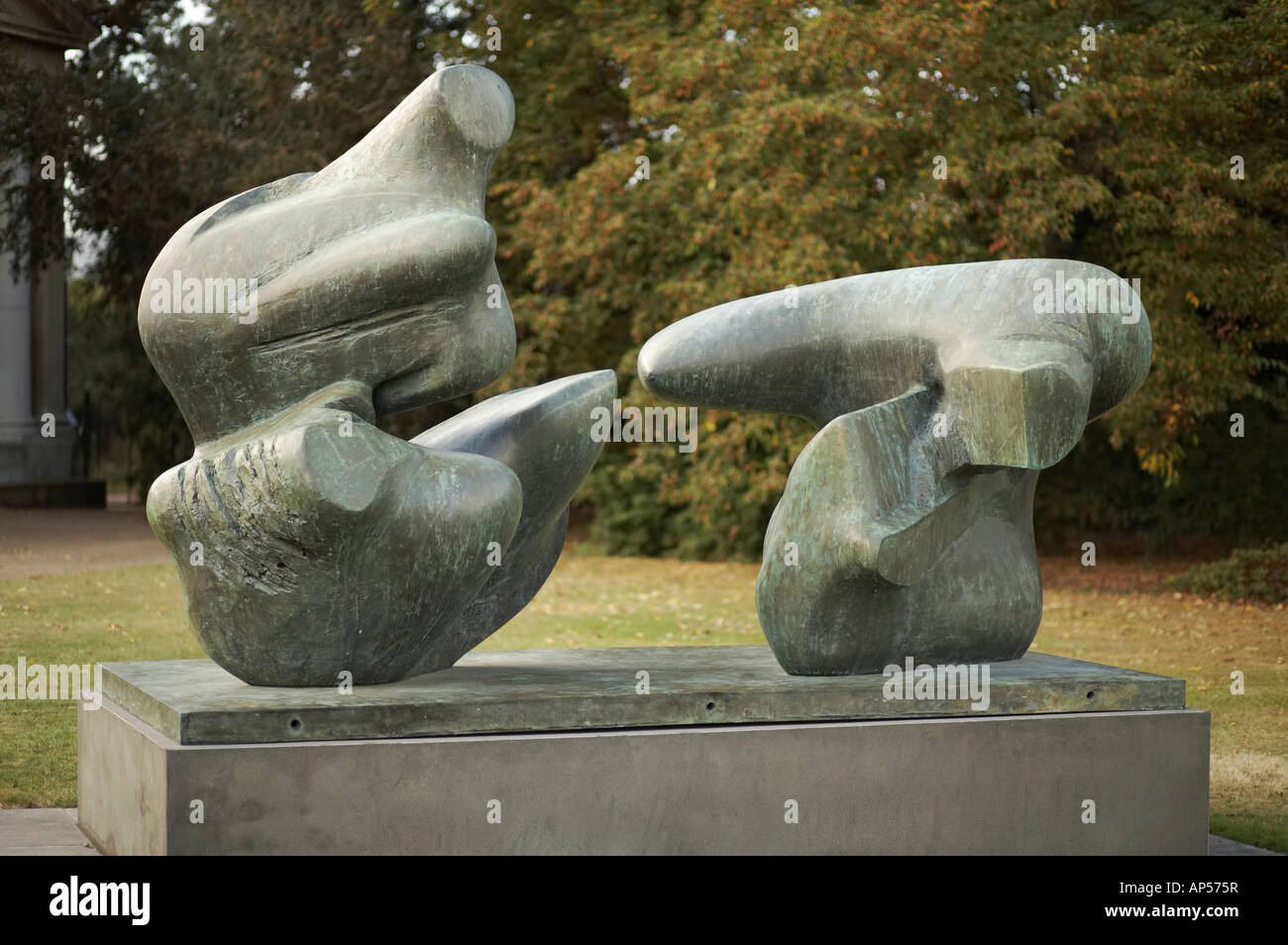 Henry Moore Sculpture Two Piece Reclining Figure Points 1969 Stock Photo Alamy Henry Moore Sculpture Two Piece Reclining Figure Points 1969 Stock Photo Alamy