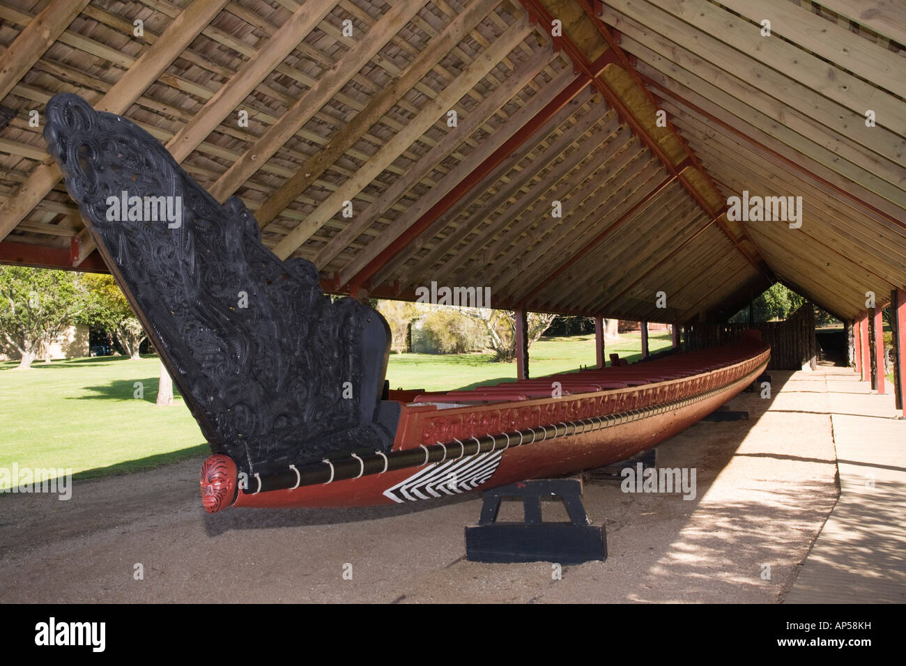Whare Waka canoe house with largest Maori war canoe Ngatokimatawhaorua at Waitangi National Reserve New Zealand Stock Photo