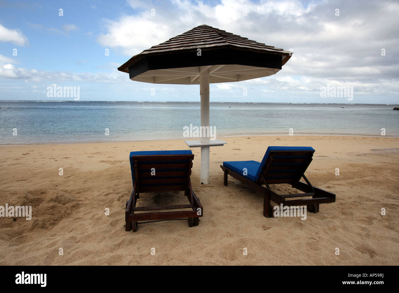 BURE AND DECK CHAIRS ON BEACH FIJIAN ISLAND RESORT HORIZONTAL BDB11383 Stock Photo