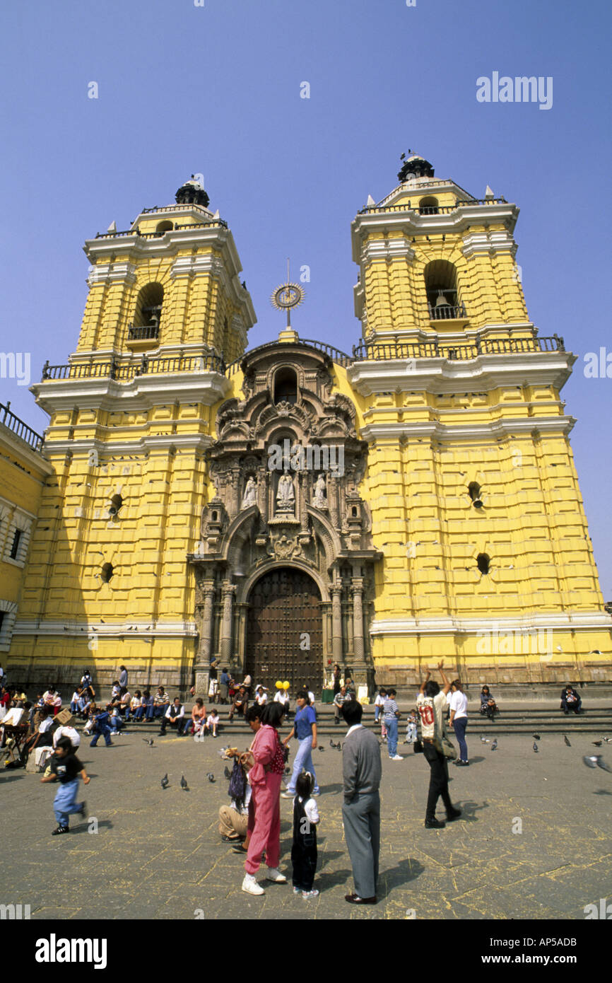 Iglesia san francisco lima peru hi-res stock photography and images - Alamy