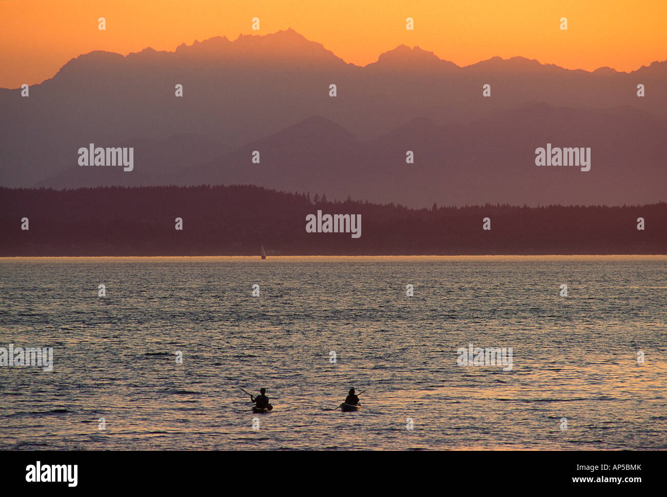 Kayakers At Sunset On Elliott Bay Puget Sound Seattle Washington State ...