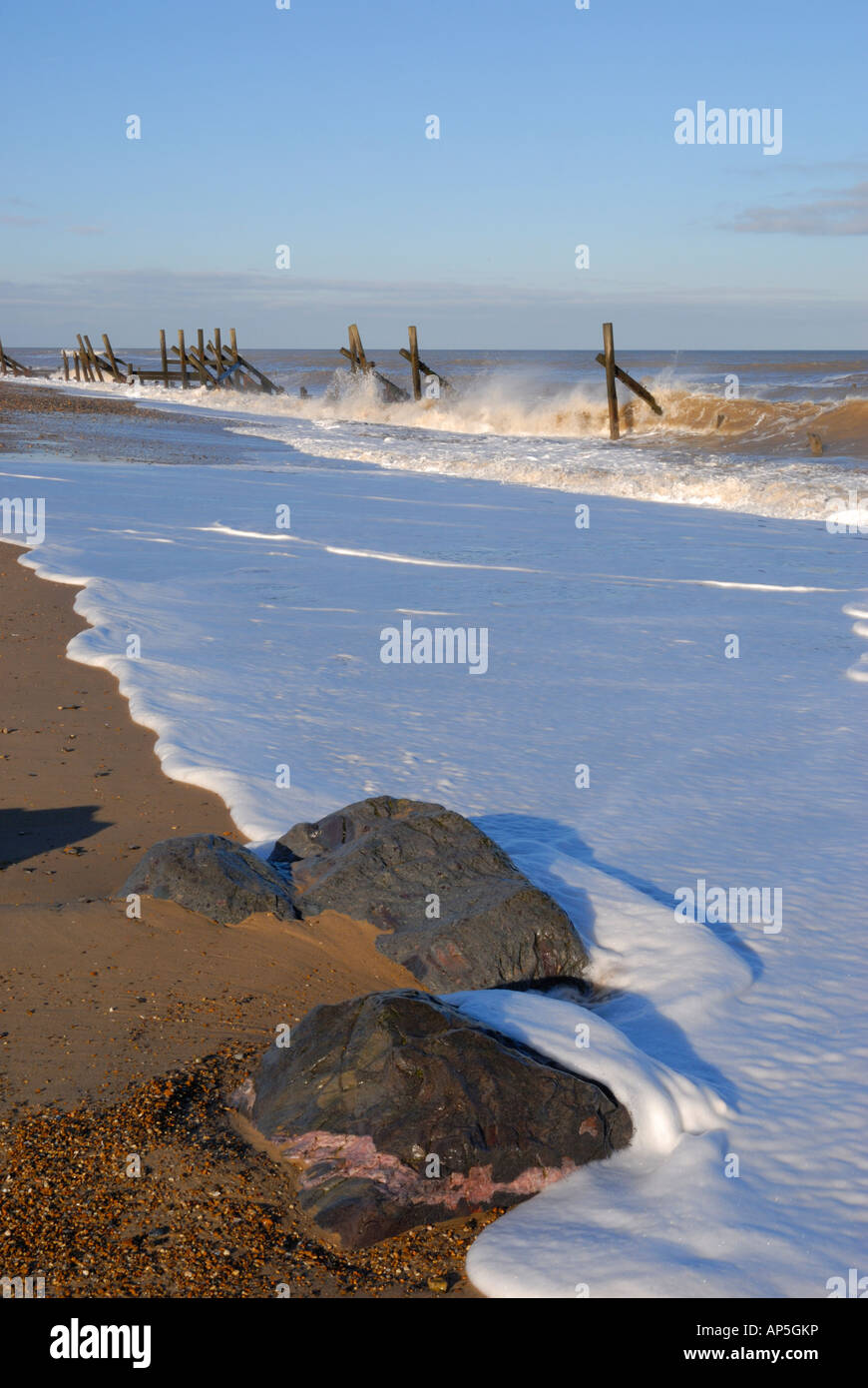 Happisburgh beach coastal erosion hi-res stock photography and images ...