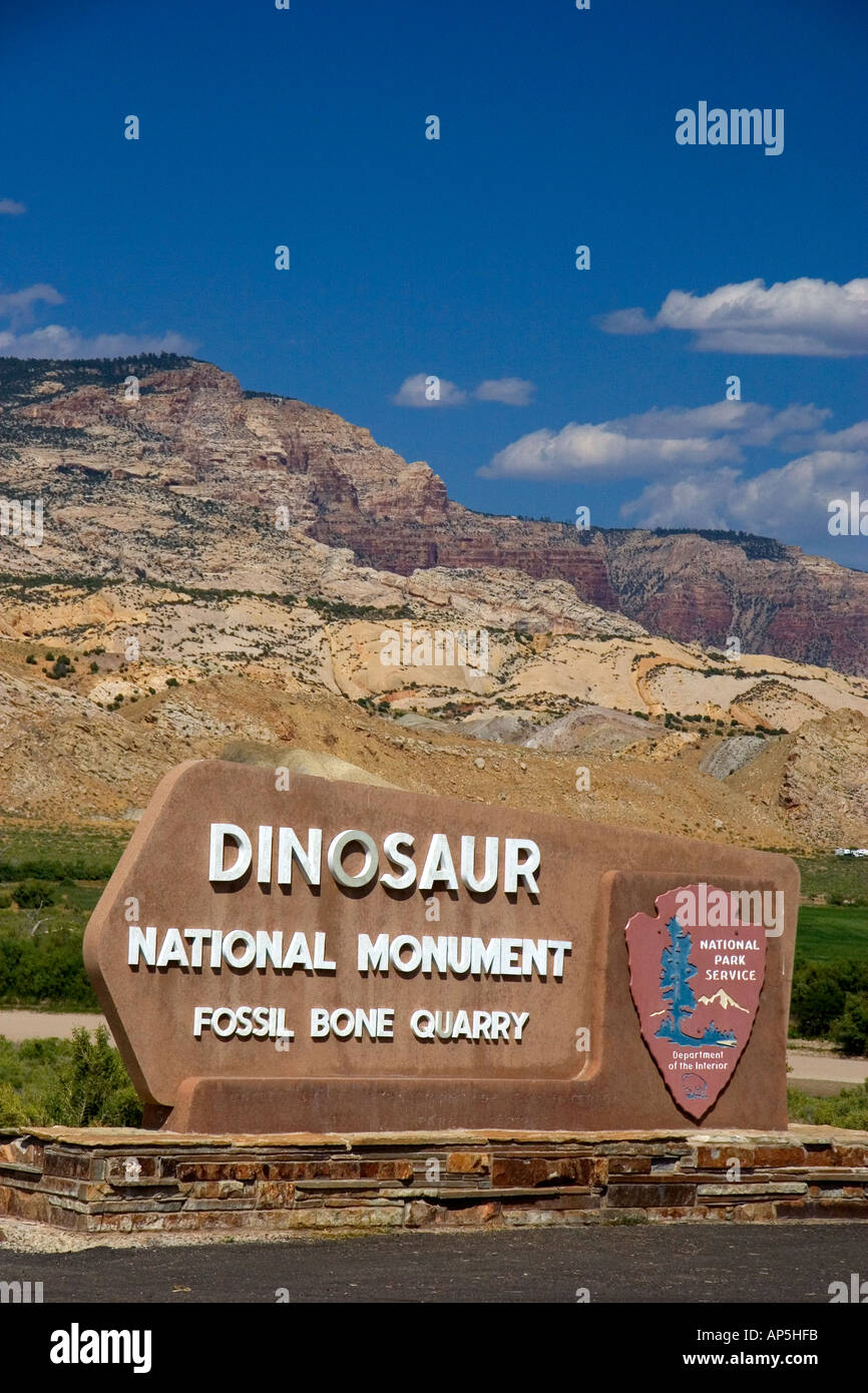 The sign at the entrance to the Dinosaur National Monument and fossil
