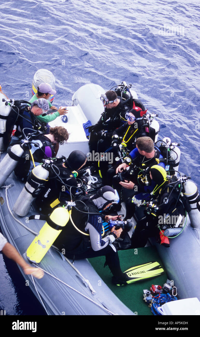 Inflatable boat rhib with scuba divers aboard hi-res stock photography ...