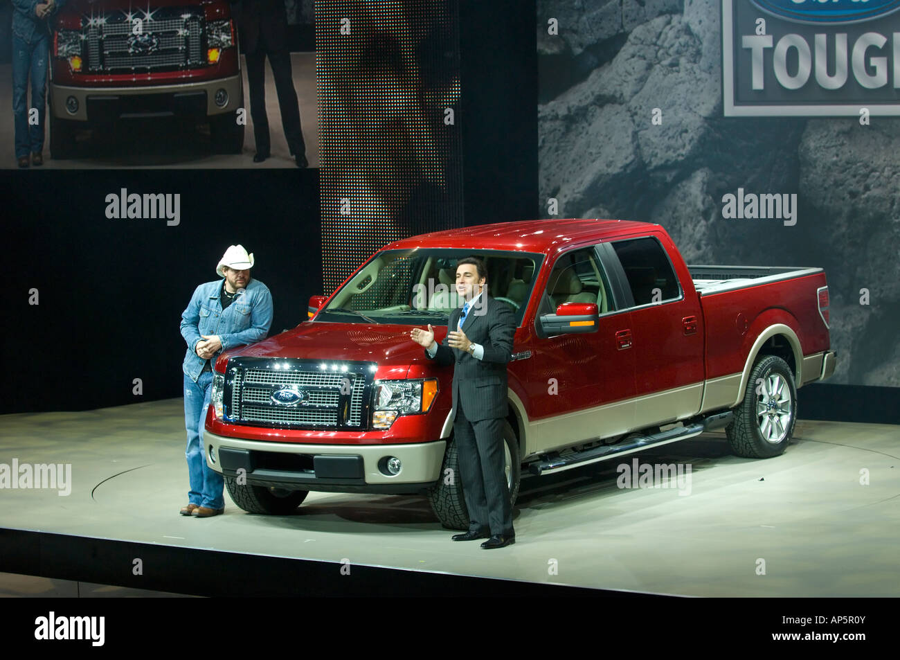 Ford Motor Company President of the Americas Mark Fields and country music star Toby Keith with the 2009 Ford F-150 at NAIAS Stock Photo