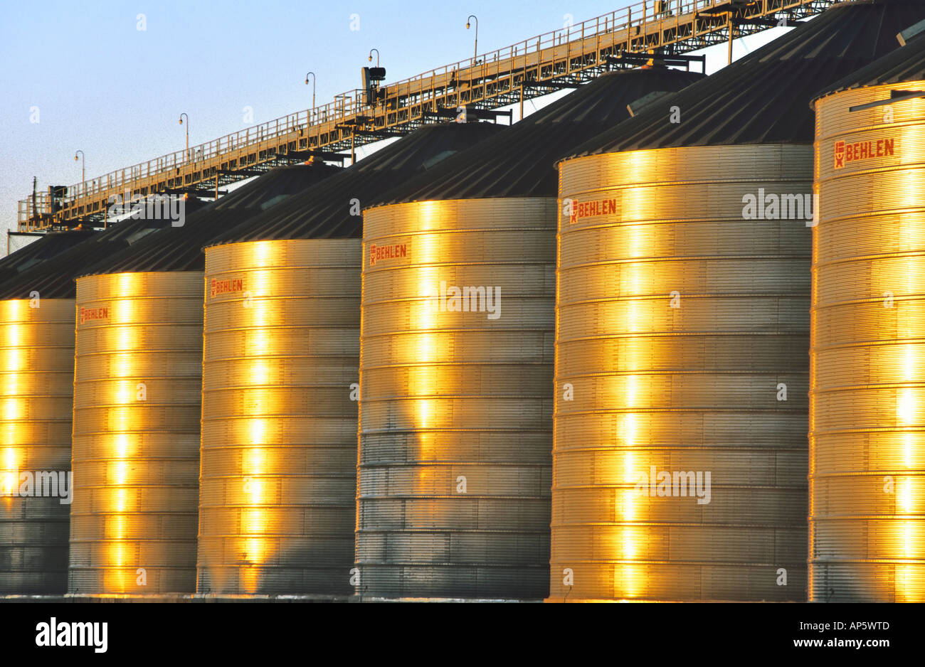 Grain Bins at Fairfield Montana Stock Photo Alamy