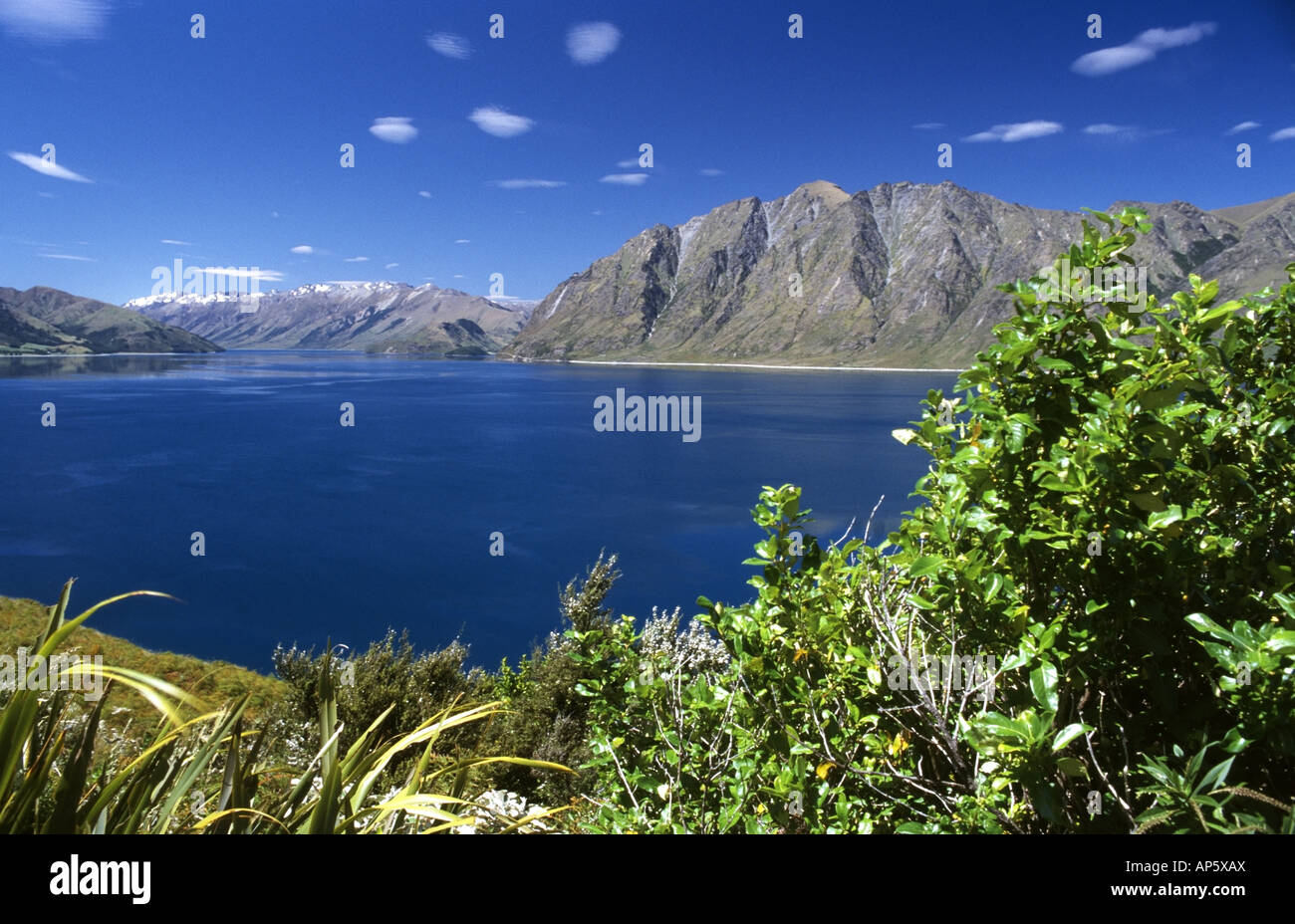 Lake Hawea in the South Island of New Zealand Stock Photo - Alamy