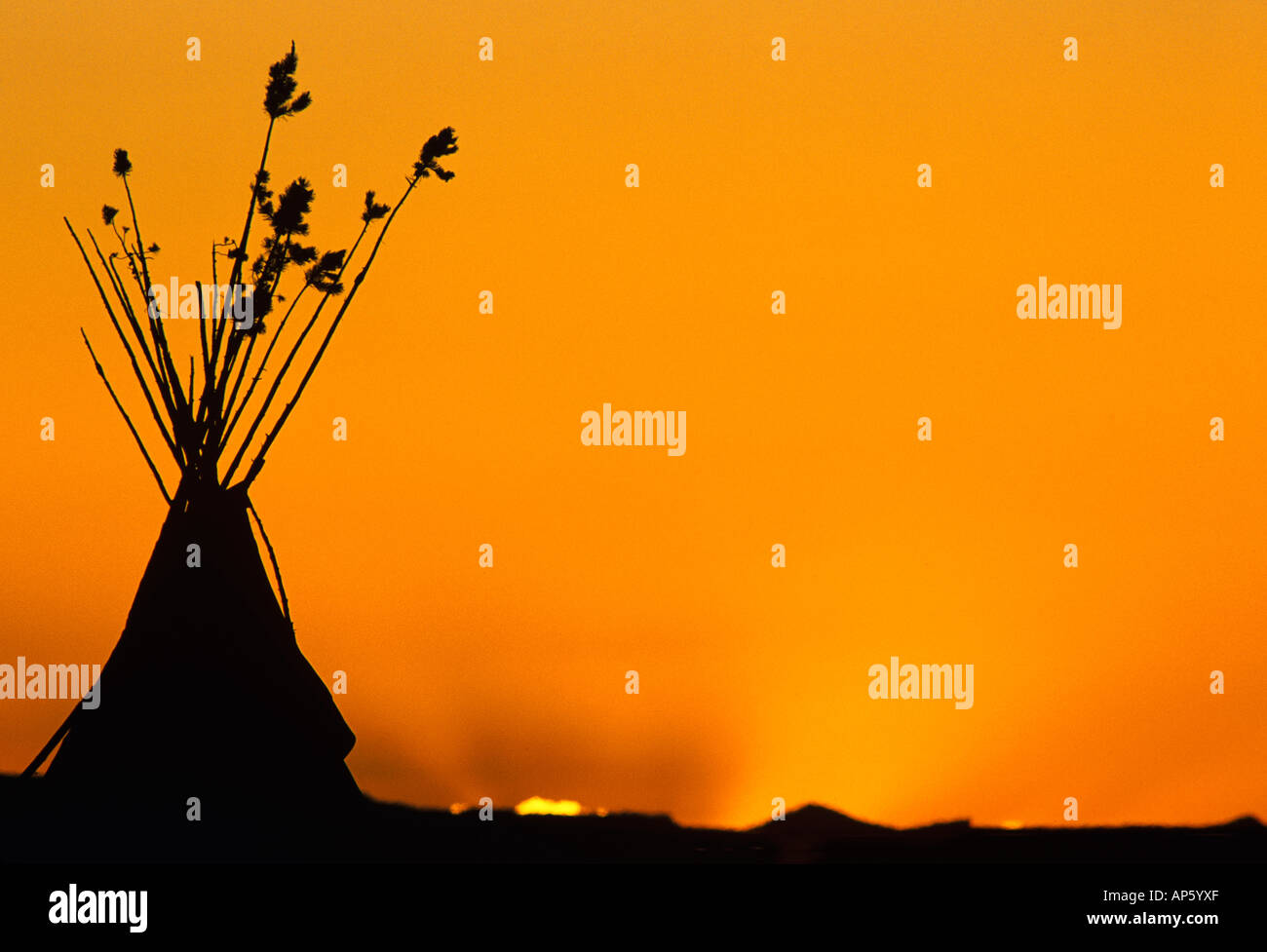 Tipi silhouette hi-res stock photography and images - Alamy